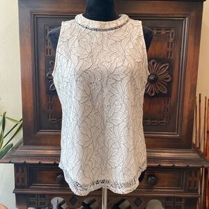 Lined lace sleeveless blouse